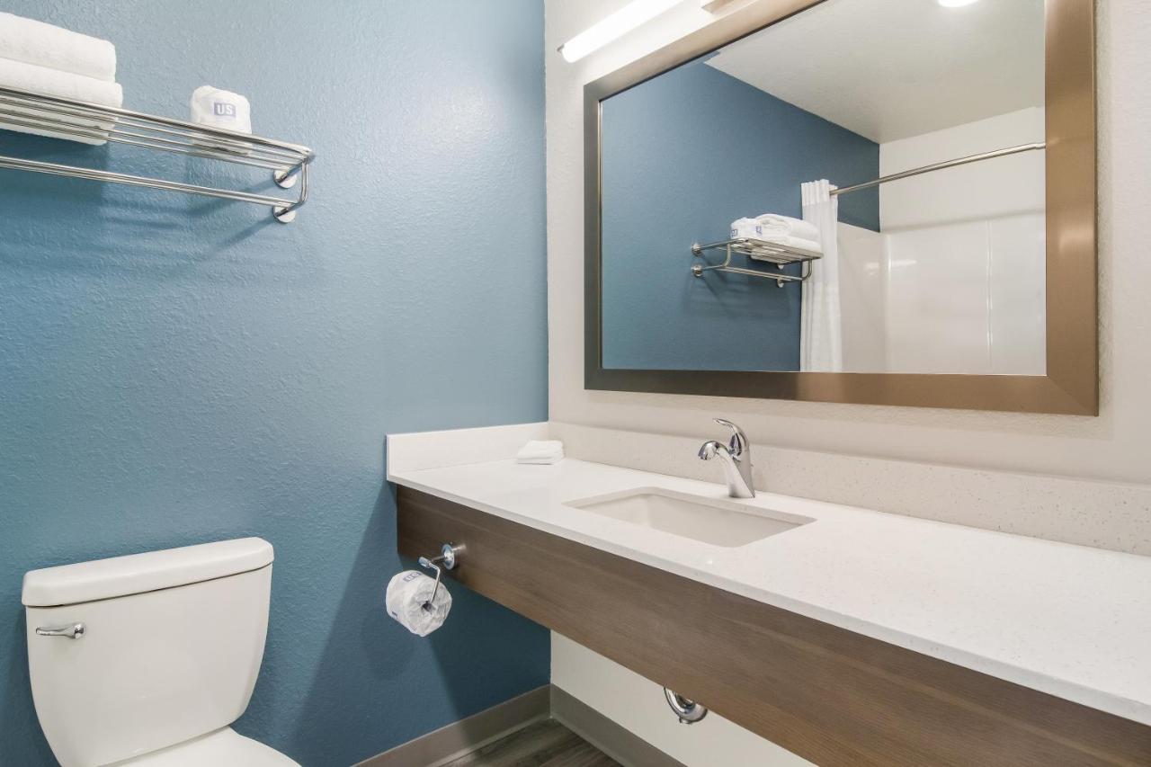 Woodspring Suites Dearborn Detroit Eksteriør bilde