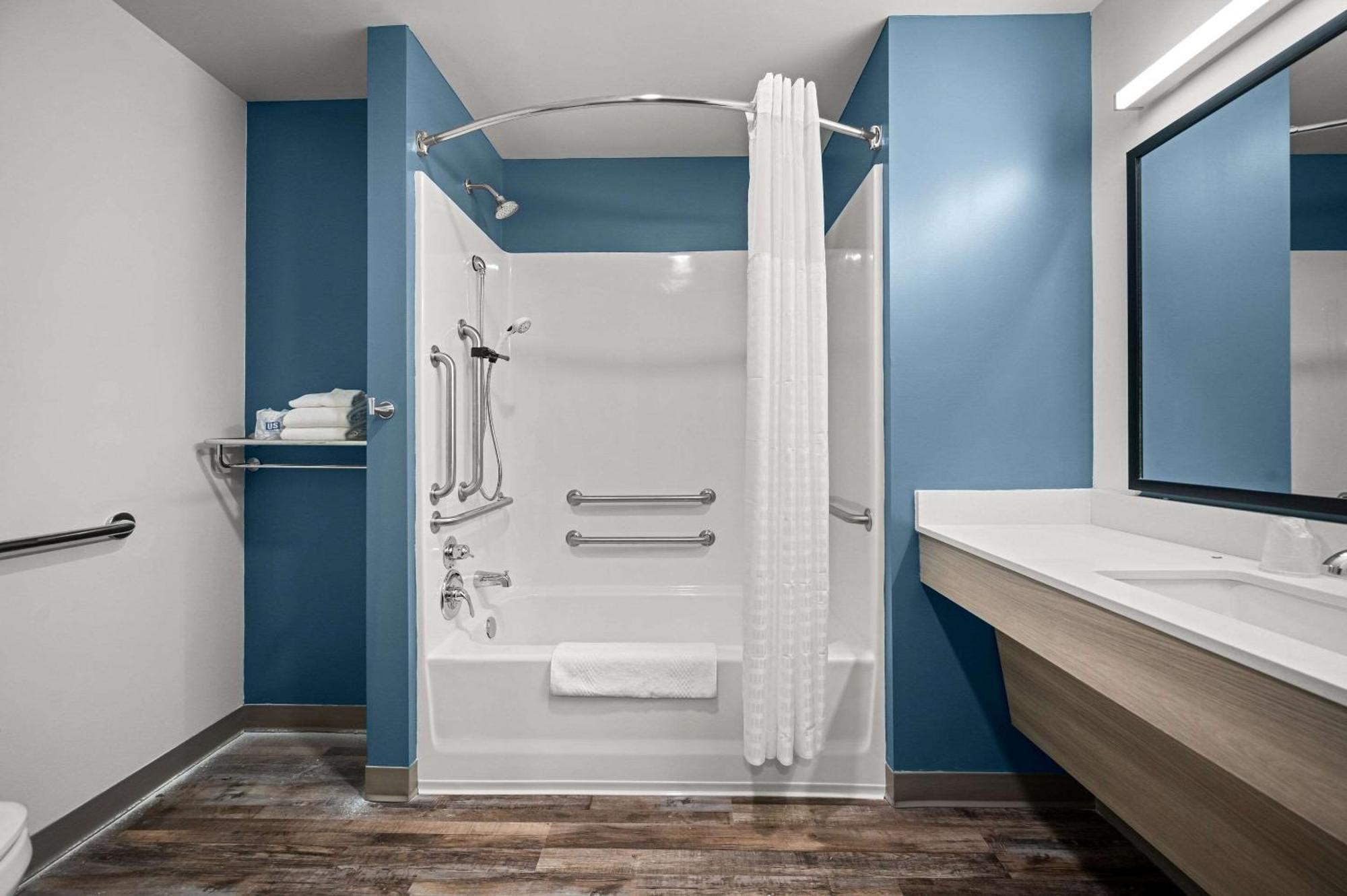 Woodspring Suites Dearborn Detroit Eksteriør bilde