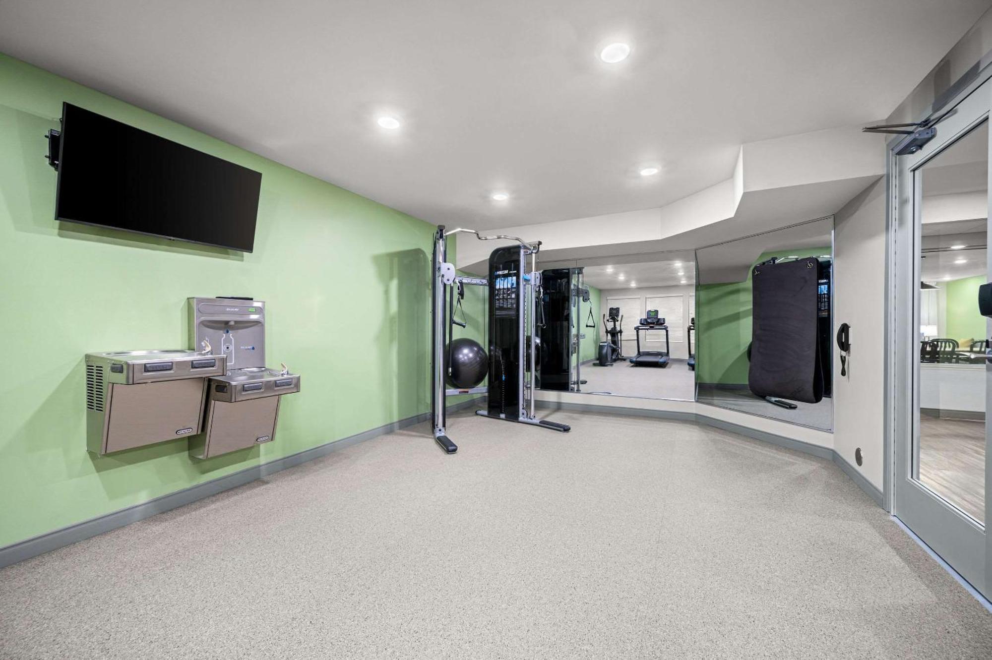 Woodspring Suites Dearborn Detroit Eksteriør bilde