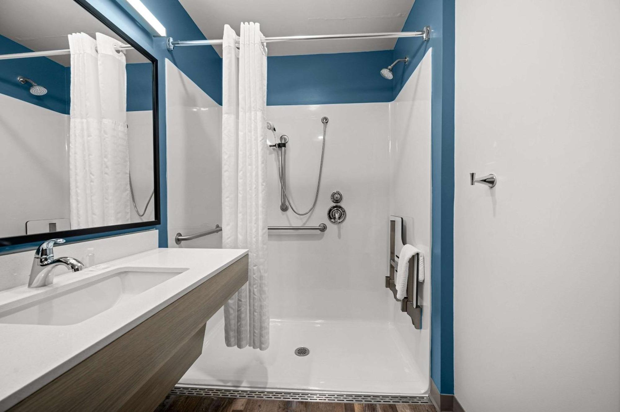 Woodspring Suites Dearborn Detroit Eksteriør bilde
