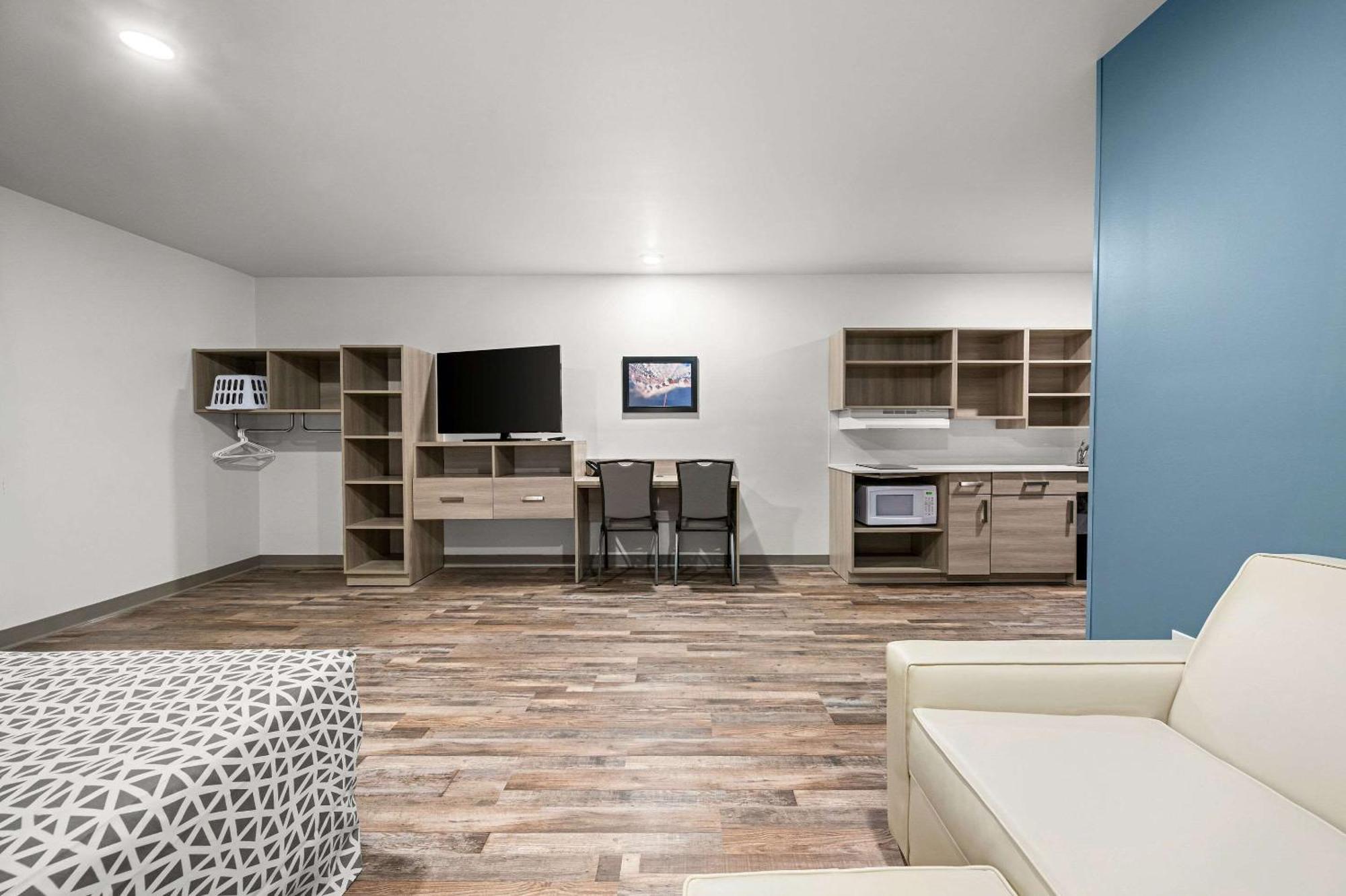 Woodspring Suites Dearborn Detroit Eksteriør bilde