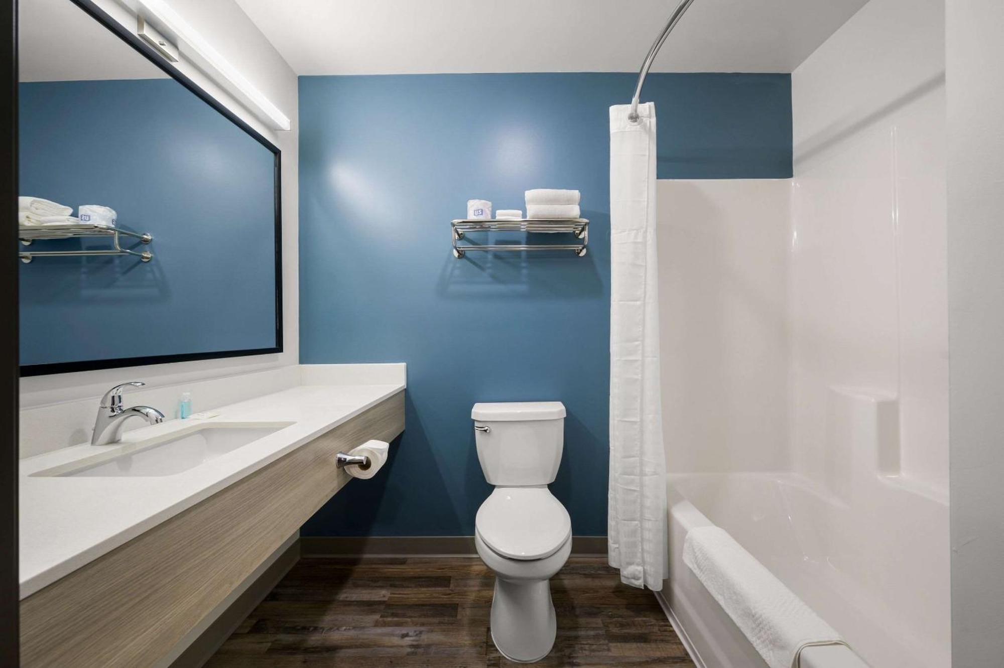 Woodspring Suites Dearborn Detroit Eksteriør bilde