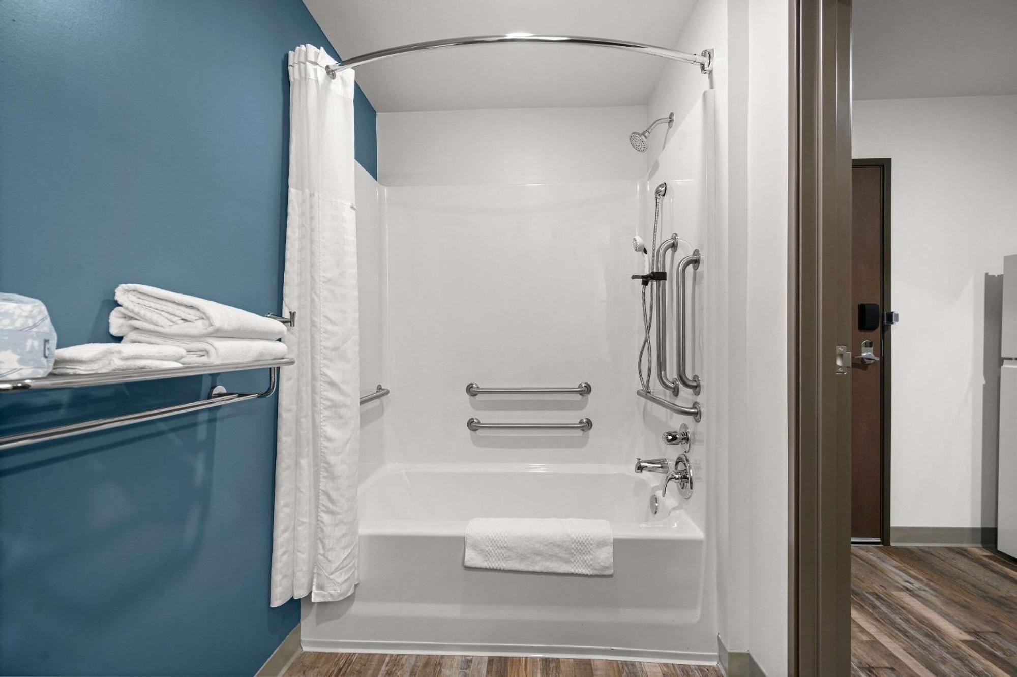 Woodspring Suites Dearborn Detroit Eksteriør bilde