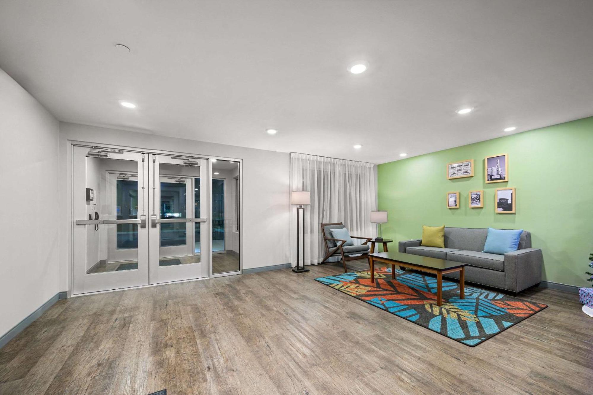Woodspring Suites Dearborn Detroit Eksteriør bilde
